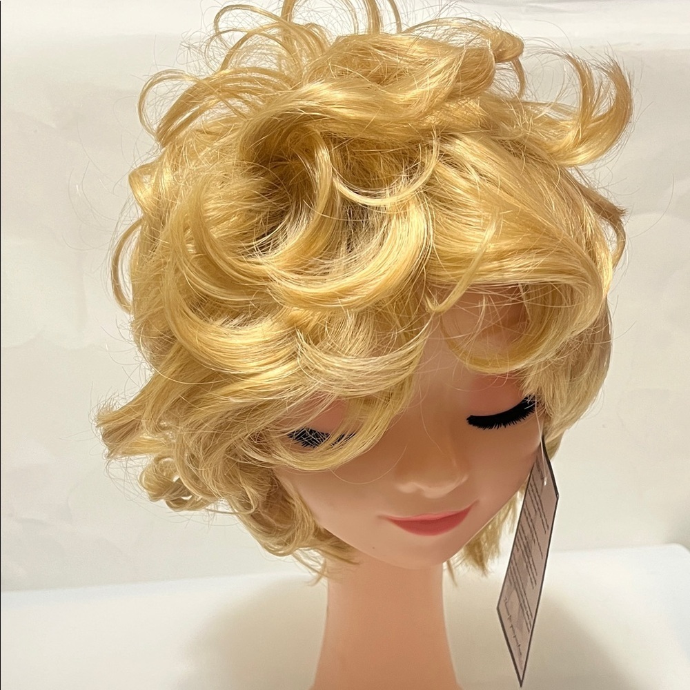 NWT Smile Blonde Curly Wig for Women